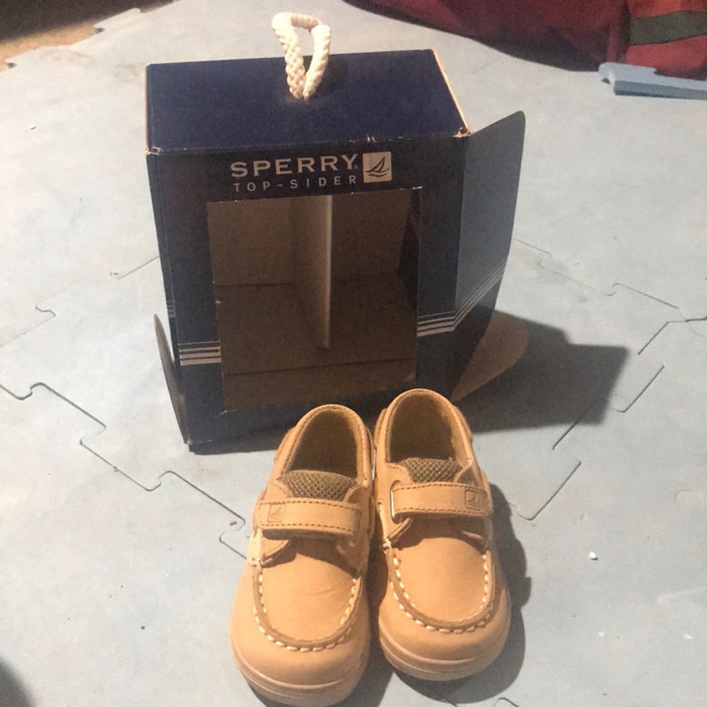 Sperry Boat Shoes Size 4